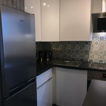 아파트 On The Corner *